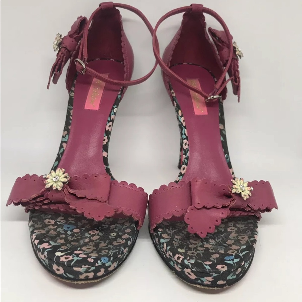 🩷 SOLD 🩷 Betsey Johnson Pink Flower Sandals size 10
